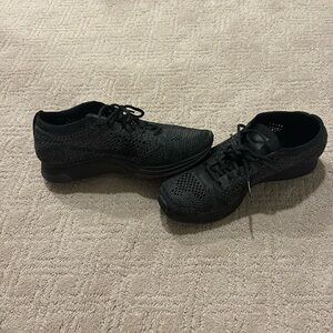 Nike Flyknit Tennis Shoes